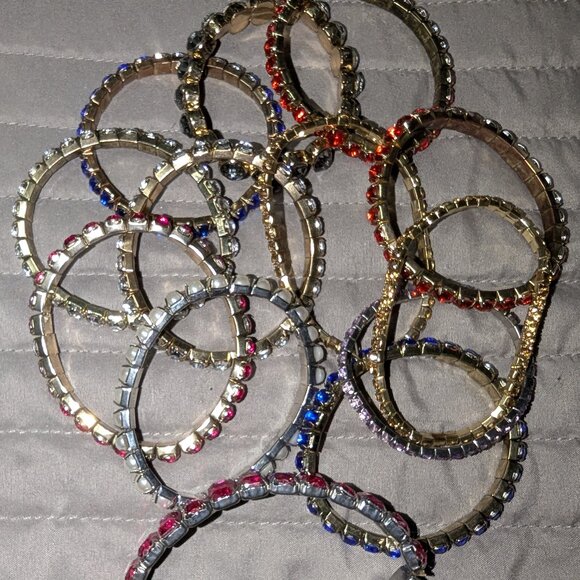 $3 with Bundle ~ Stretchy Rhinestone Bracelet Lot 4721 - Picture 1 of 4